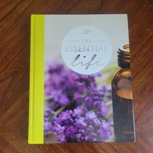Essential Oil Book!❤️ NWOT!